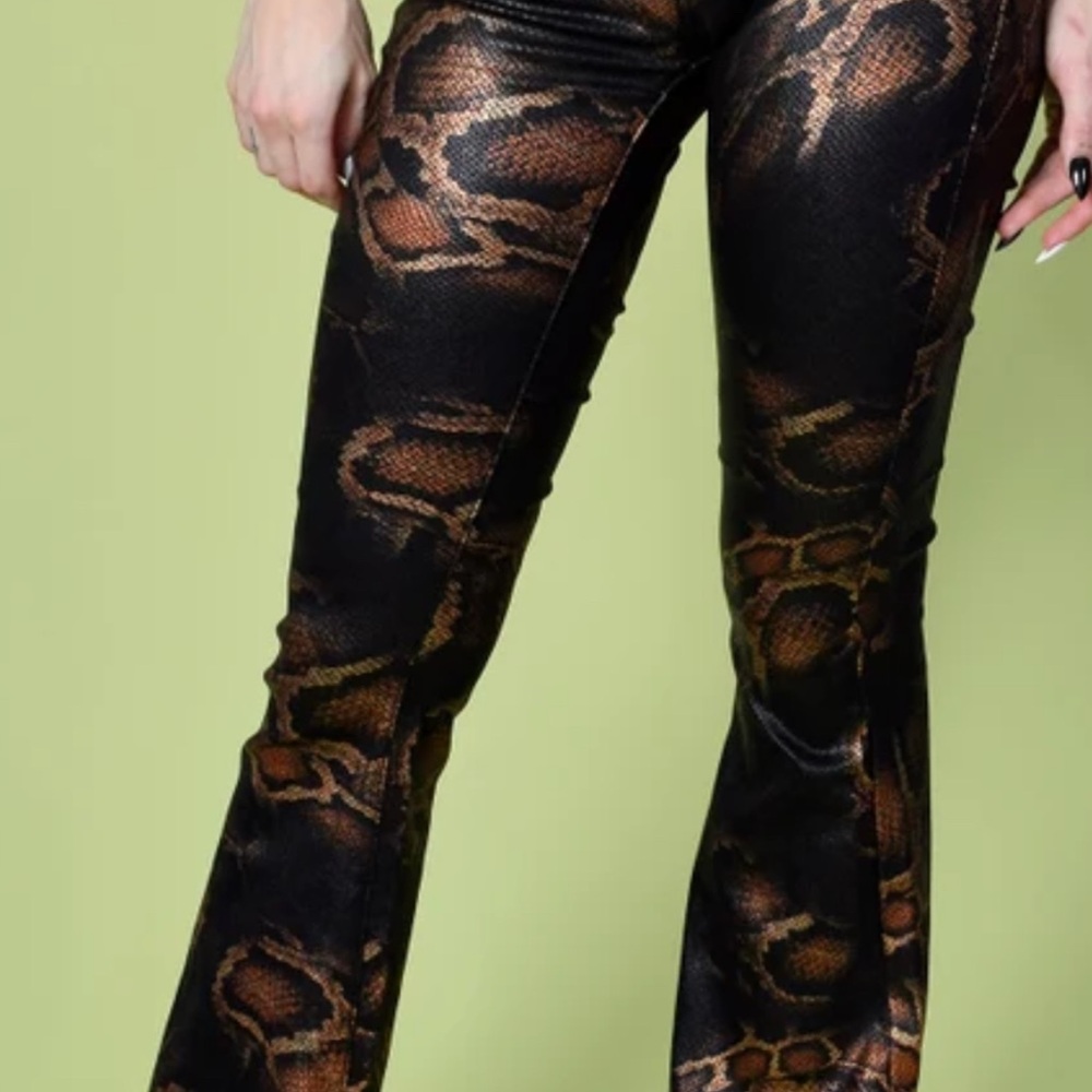 Cowgirl Faux Snake Themed  Strechy Jeans
Wide leg Jeans Festival